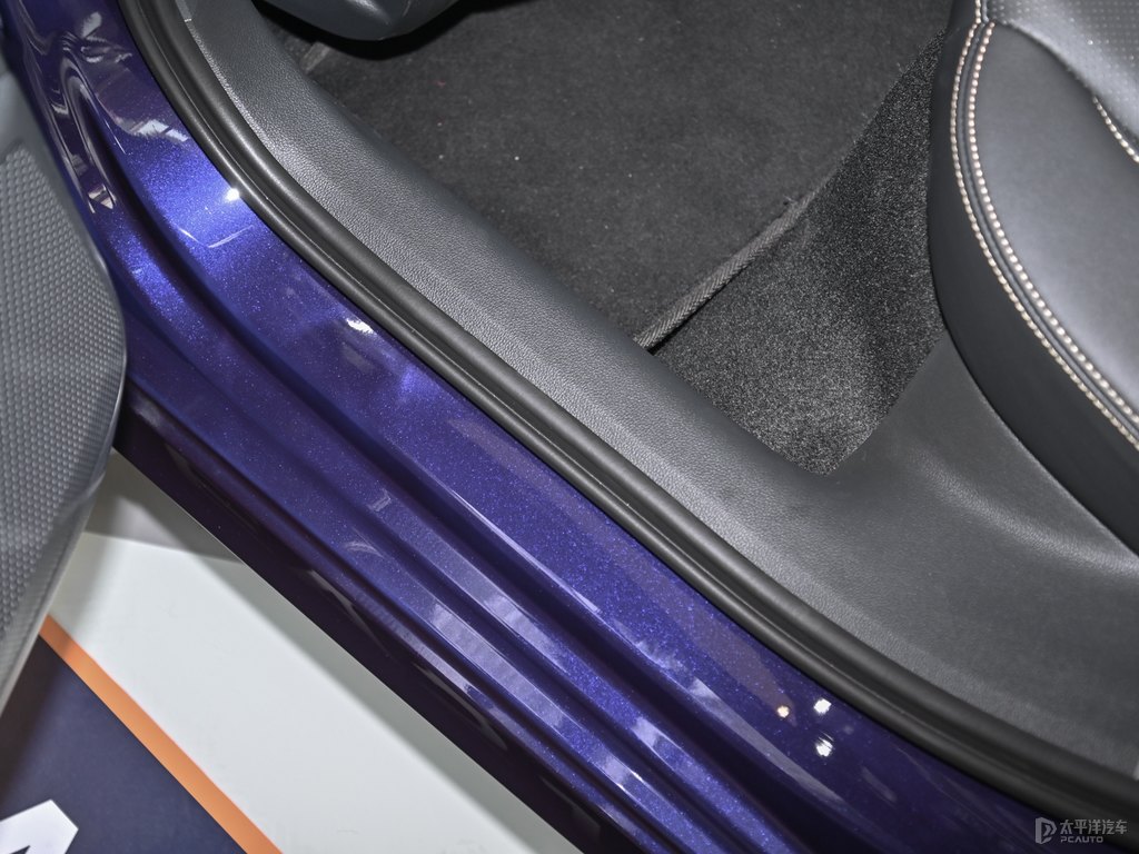 星云藍(lán)明銳車廂內(nèi)飾圖片