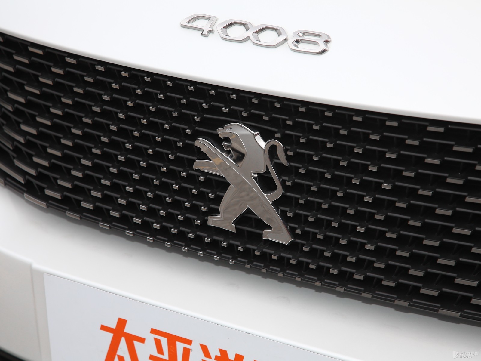 標(biāo)致4008外觀高清大圖