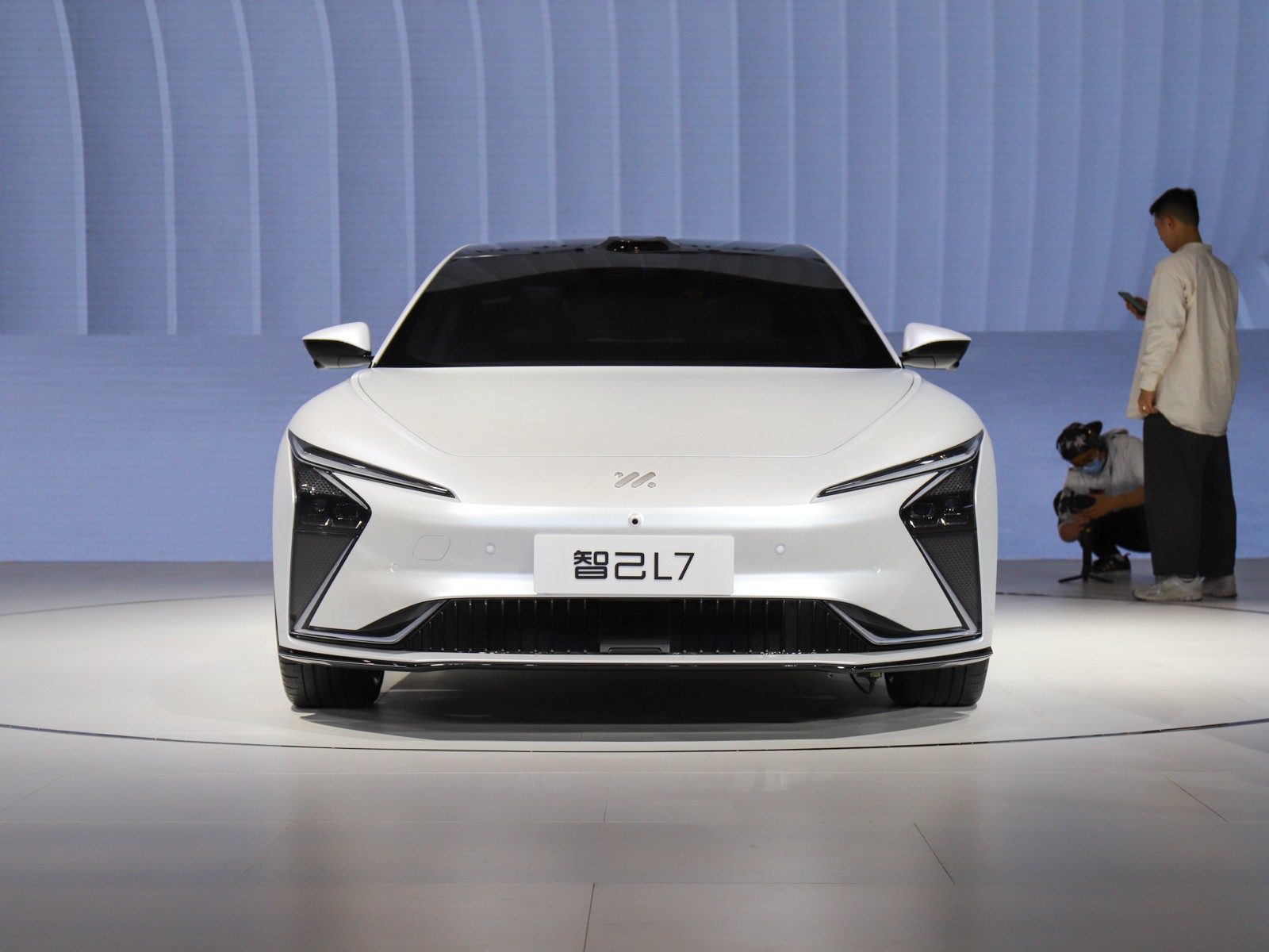 智己L7車展高清大圖