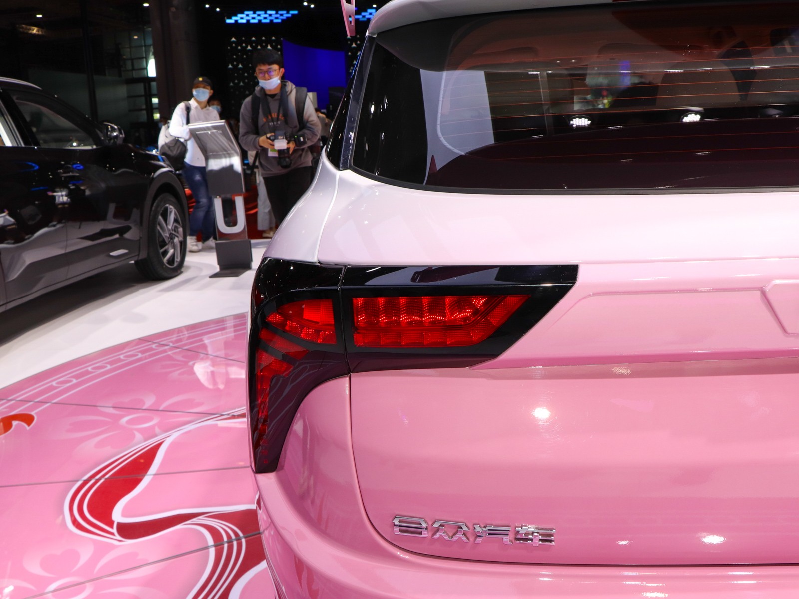 哪吒V車(chē)展高清大圖