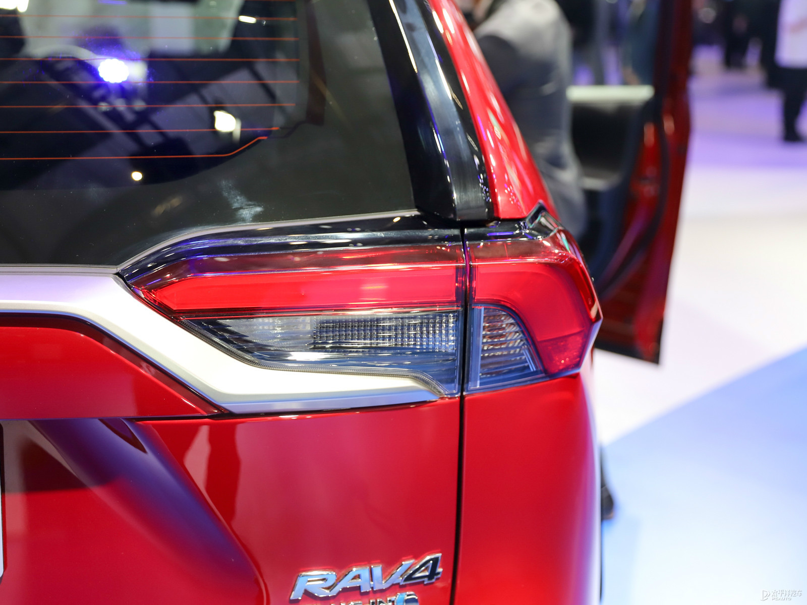 RAV4榮放雙擎E+外觀高清大圖