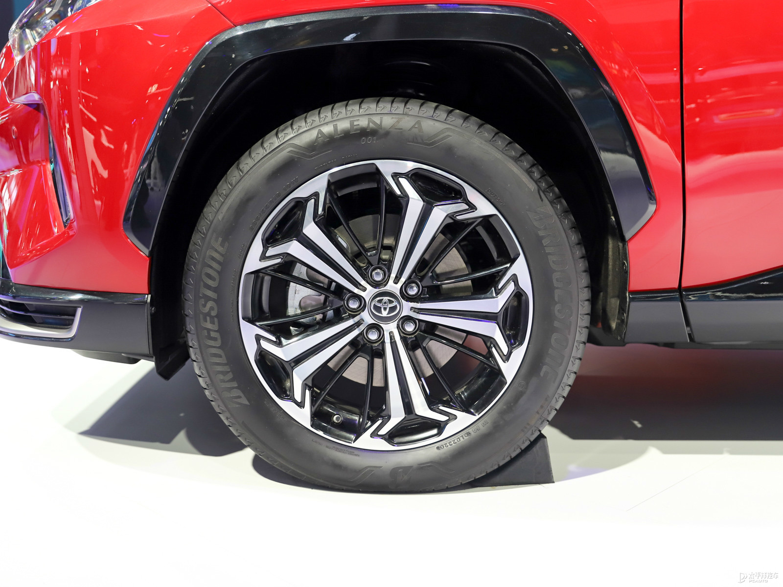 RAV4榮放雙擎E+外觀高清大圖