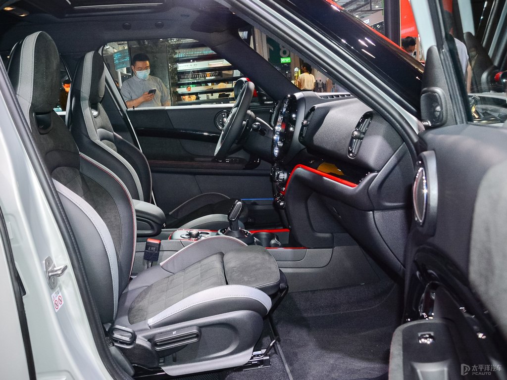 MINI JCW COUNTRYMANDƬ