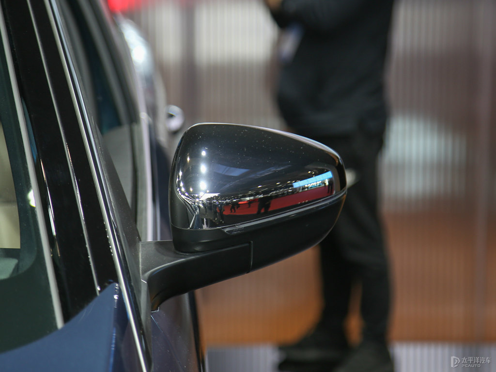 冰山藍(lán)標(biāo)致5008車身外觀圖片