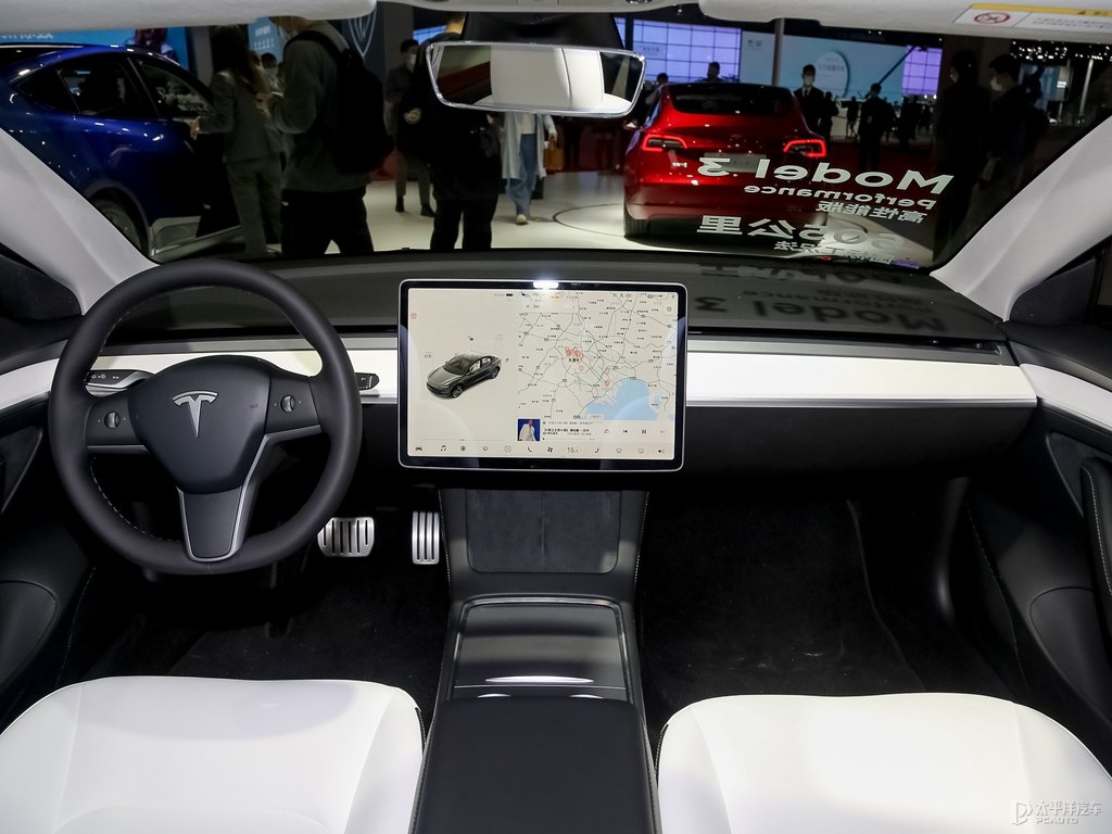 Model 3中控內(nèi)飾圖片