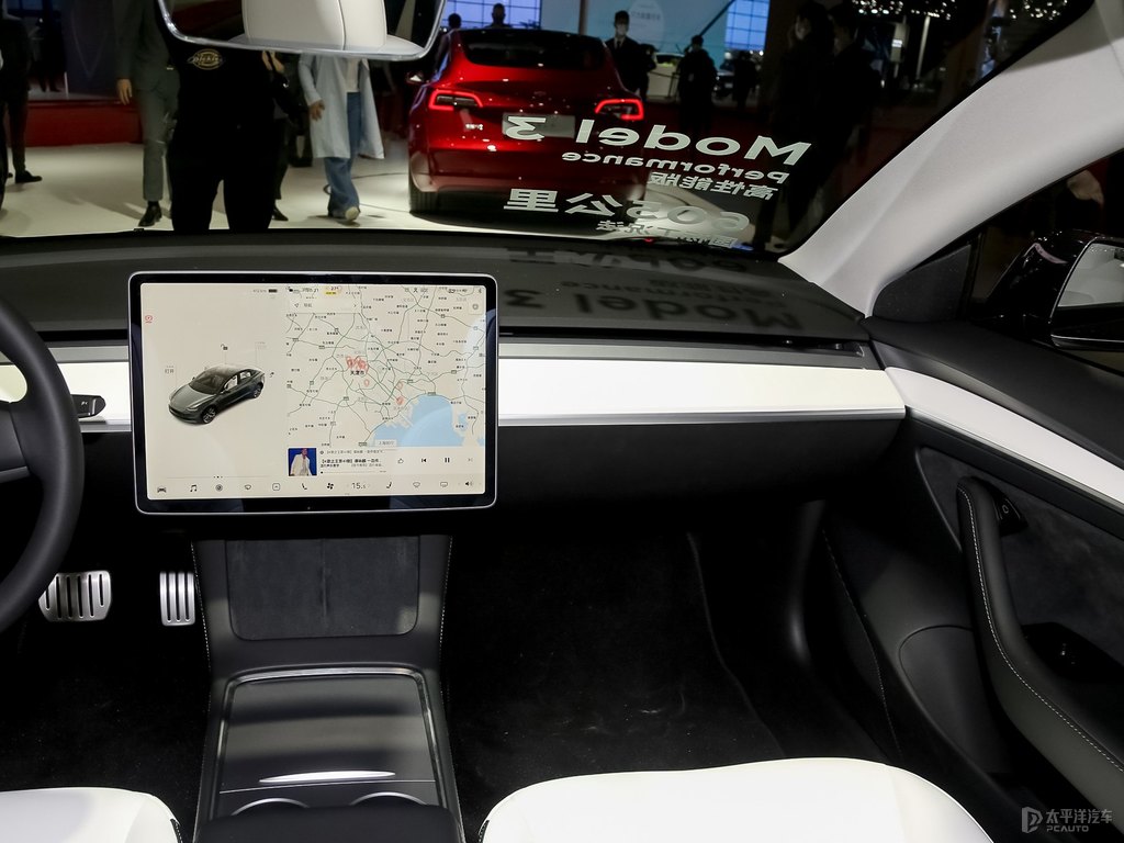 Model 3中控內(nèi)飾圖片