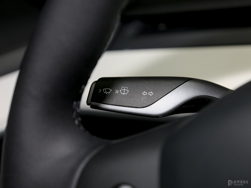 Model 3中控內(nèi)飾圖片