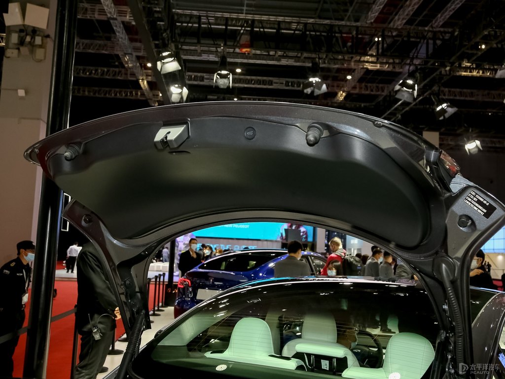 Model 3后備廂空間圖片