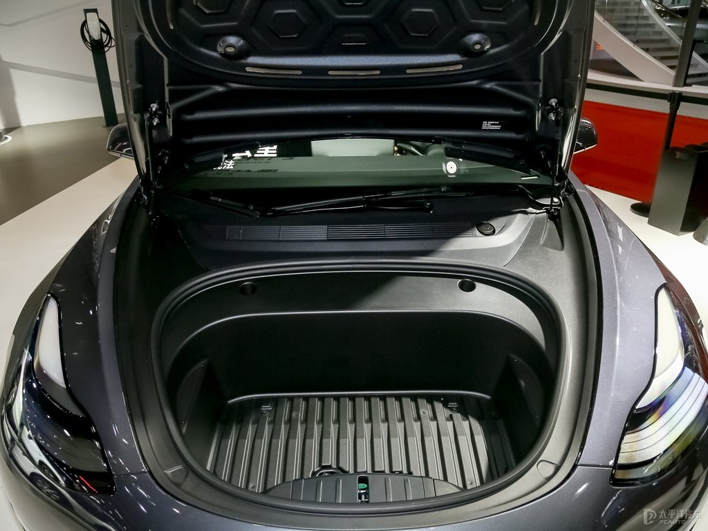Model 3發(fā)動(dòng)機(jī)其它細(xì)節(jié)圖片