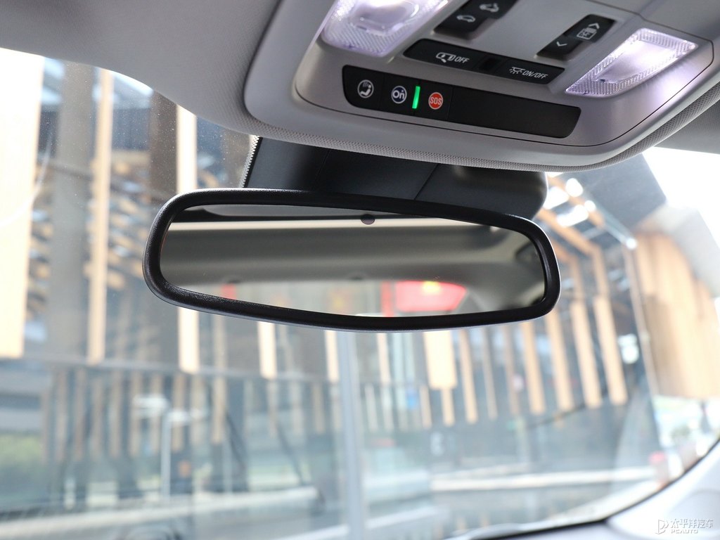 珠光黑邁銳寶XL車廂內(nèi)飾圖片