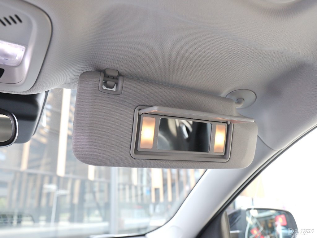 珠光黑邁銳寶XL車廂內(nèi)飾圖片
