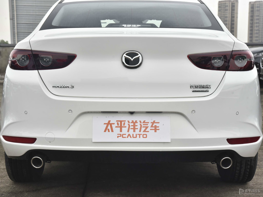 珠光白馬自達(dá)3 昂克賽拉車尾外觀圖片