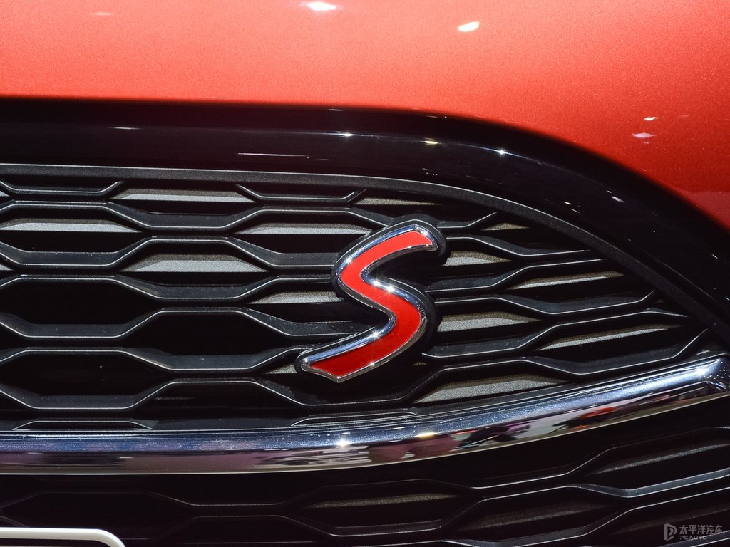 日不落紅MINI CLUBMAN車頭外觀圖片