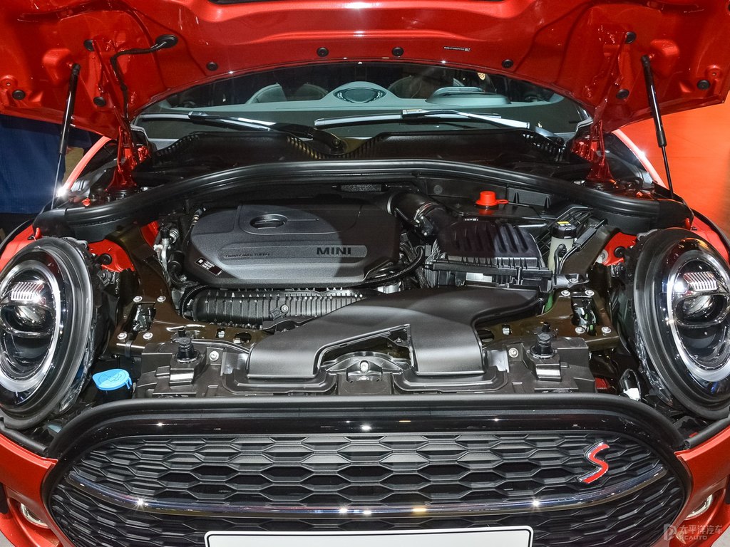 日不落紅MINI CLUBMAN發(fā)動機其它細節(jié)圖片