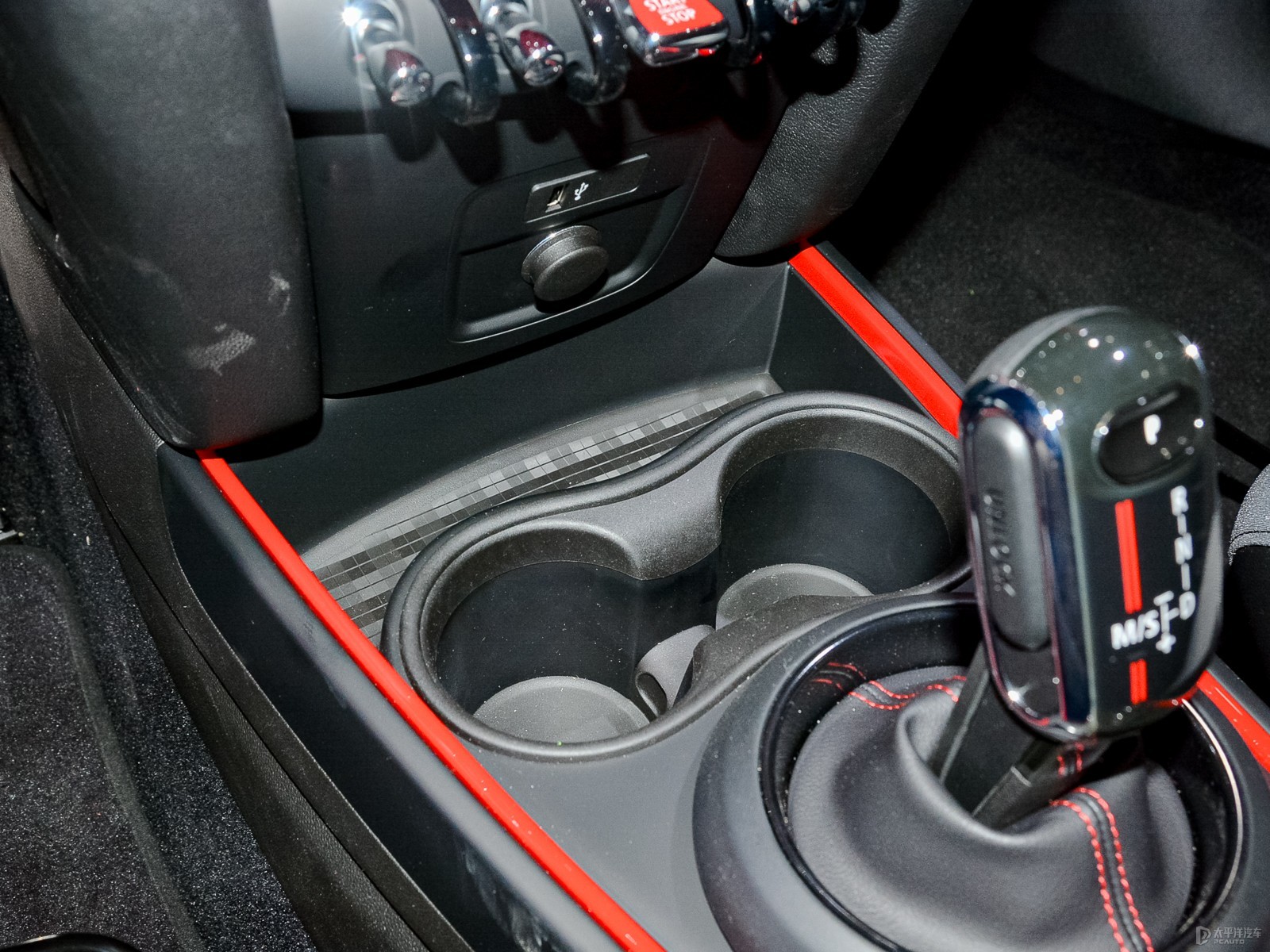 MINI JCW COUNTRYMAN空間高清大圖