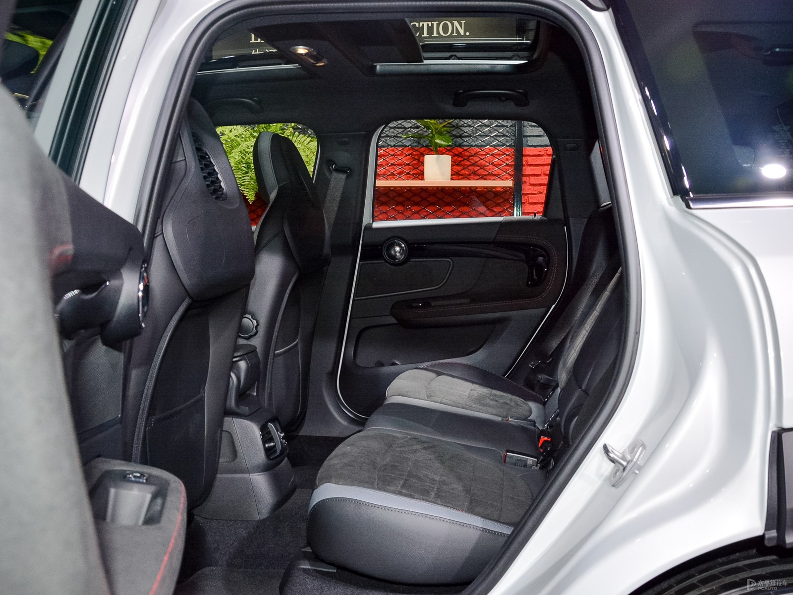 MINI JCW COUNTRYMAN空間高清大圖