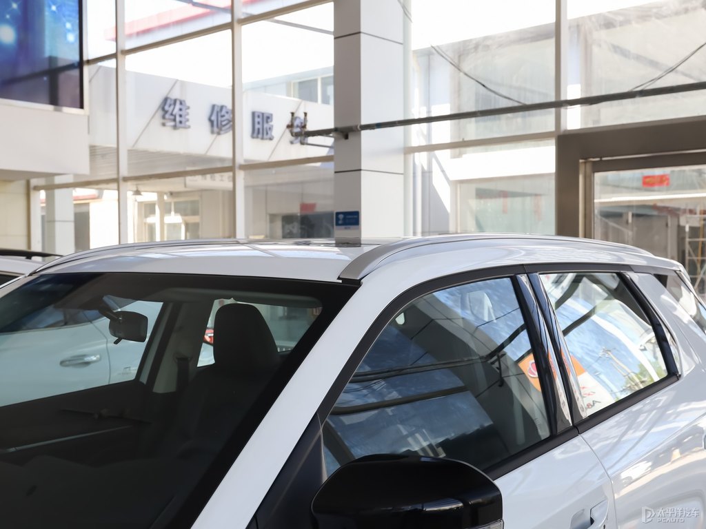 月光白長(zhǎng)安CS55PLUS車身外觀圖片