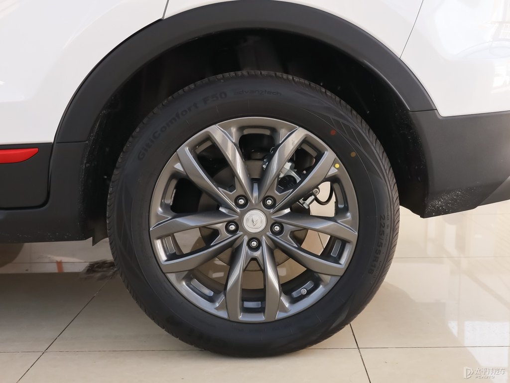 月光白長安CS55PLUS車身外觀圖片