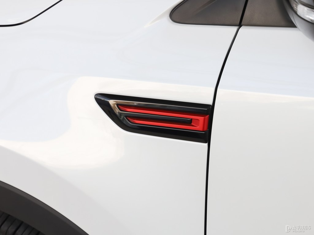 月光白長(zhǎng)安CS55PLUS車身外觀圖片