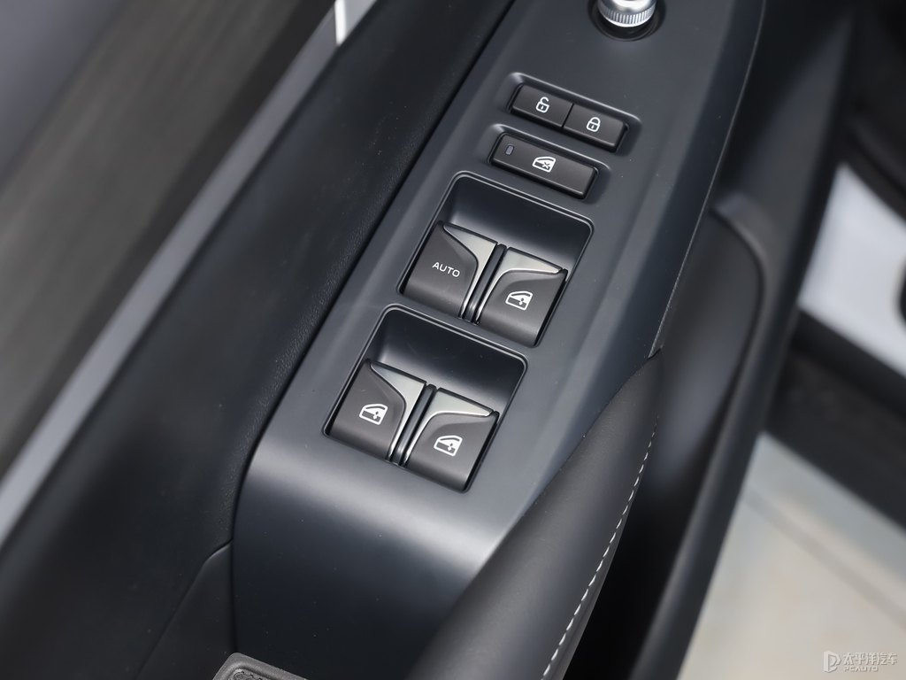 月光白長(zhǎng)安CS55PLUS車廂內(nèi)飾圖片