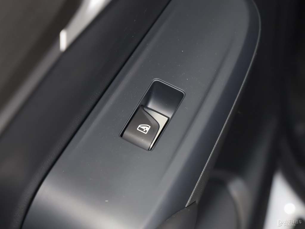 月光白長(zhǎng)安CS55PLUS車廂內(nèi)飾圖片