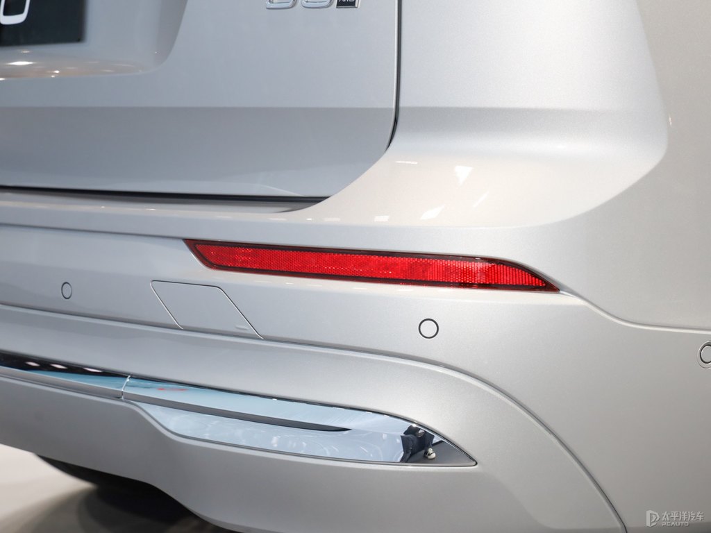 晨光銀沃爾沃XC60車尾外觀圖片