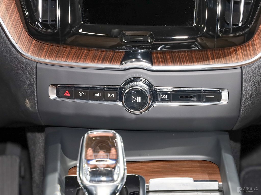 晨光銀沃爾沃XC60中控內(nèi)飾圖片