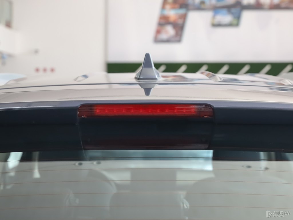 山脈灰宋車尾外觀圖片