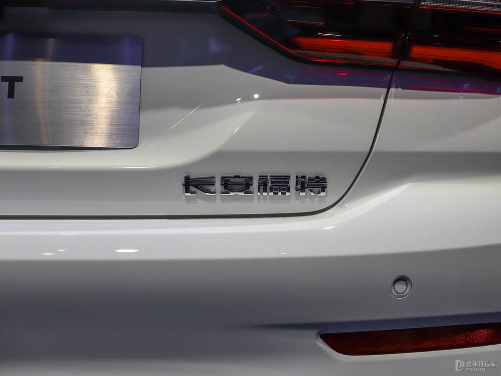 福睿斯車尾外觀圖片