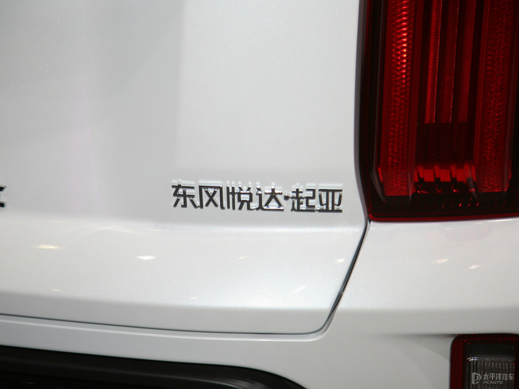 珍珠白智跑車尾外觀圖片