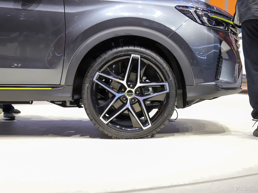 寰宇灰榮威RX5車身外觀圖片