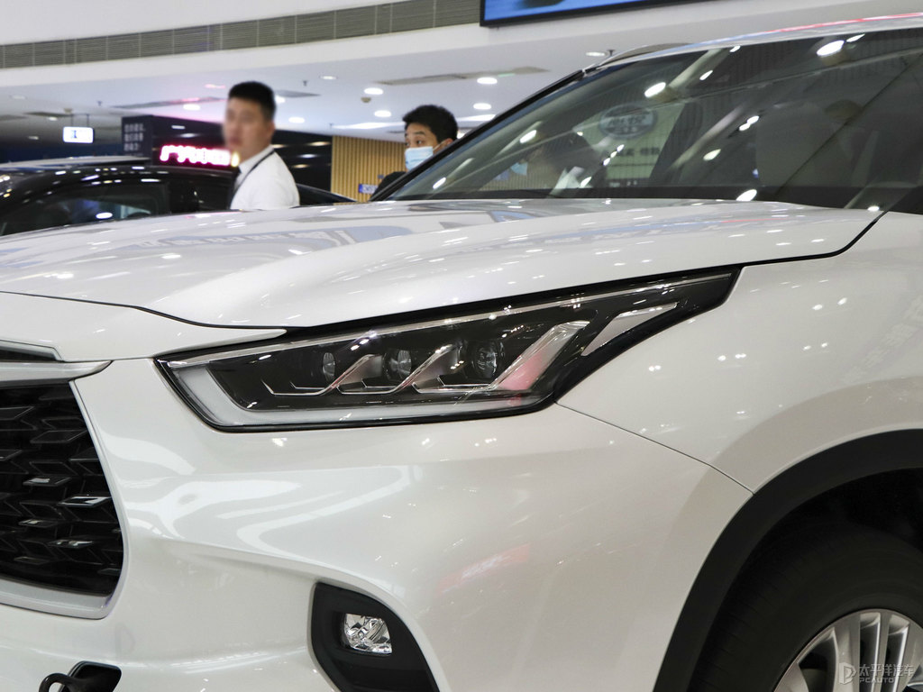 鉑金珍珠白漢蘭達(dá)車頭外觀圖片