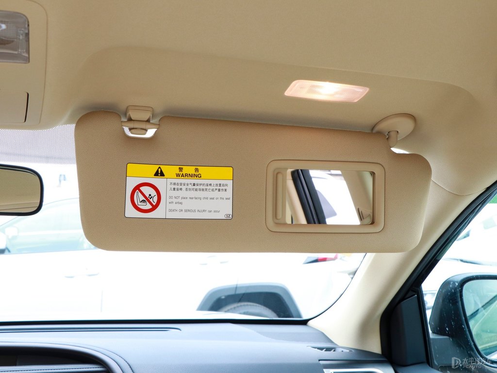 墨晶黑漢蘭達(dá)車廂內(nèi)飾圖片