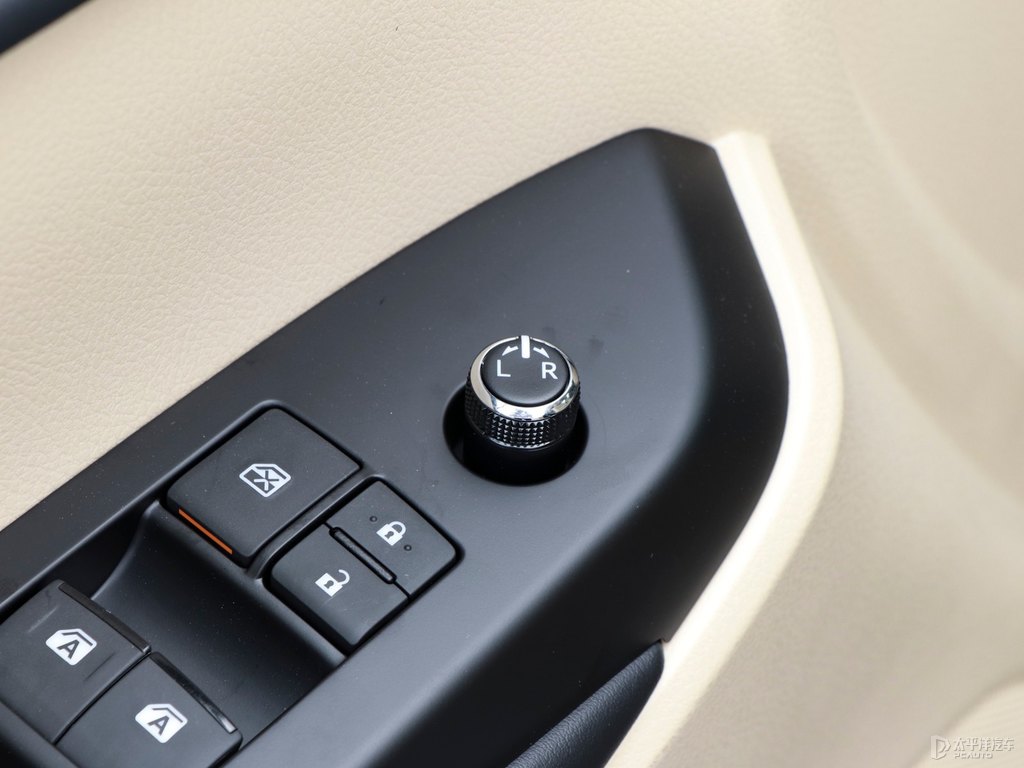 墨晶黑漢蘭達(dá)車廂內(nèi)飾圖片