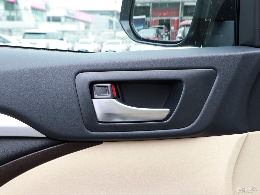 墨晶黑漢蘭達(dá)車廂內(nèi)飾圖片