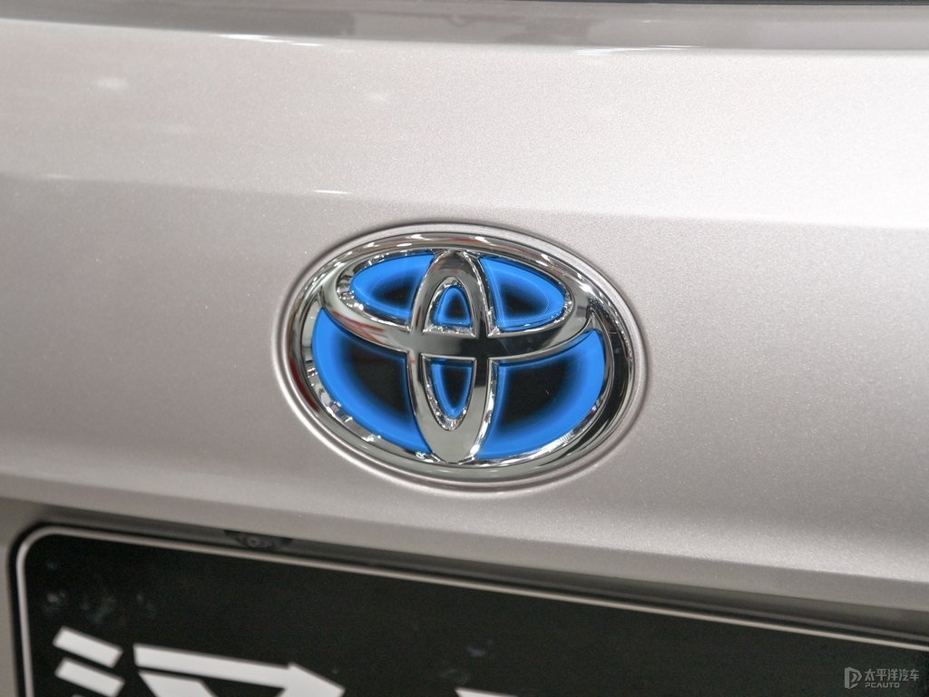歐泊銀漢蘭達車尾外觀圖片