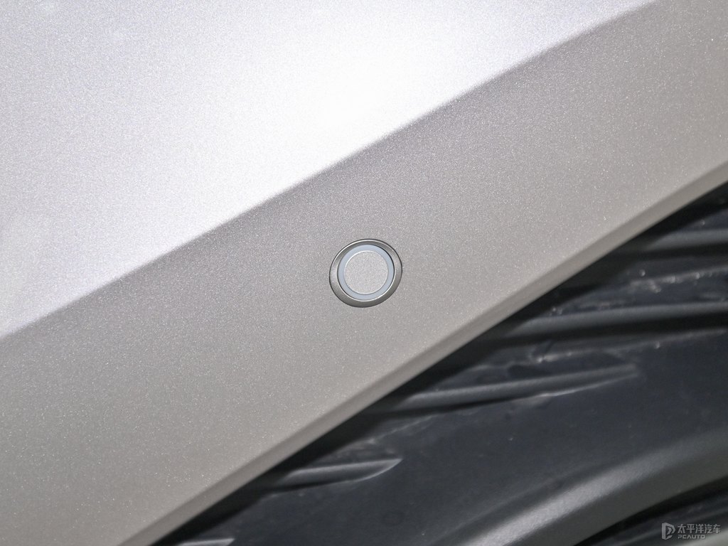 歐泊銀漢蘭達(dá)車頭外觀圖片