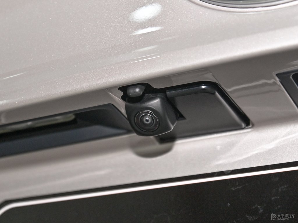 歐泊銀漢蘭達(dá)車尾外觀圖片