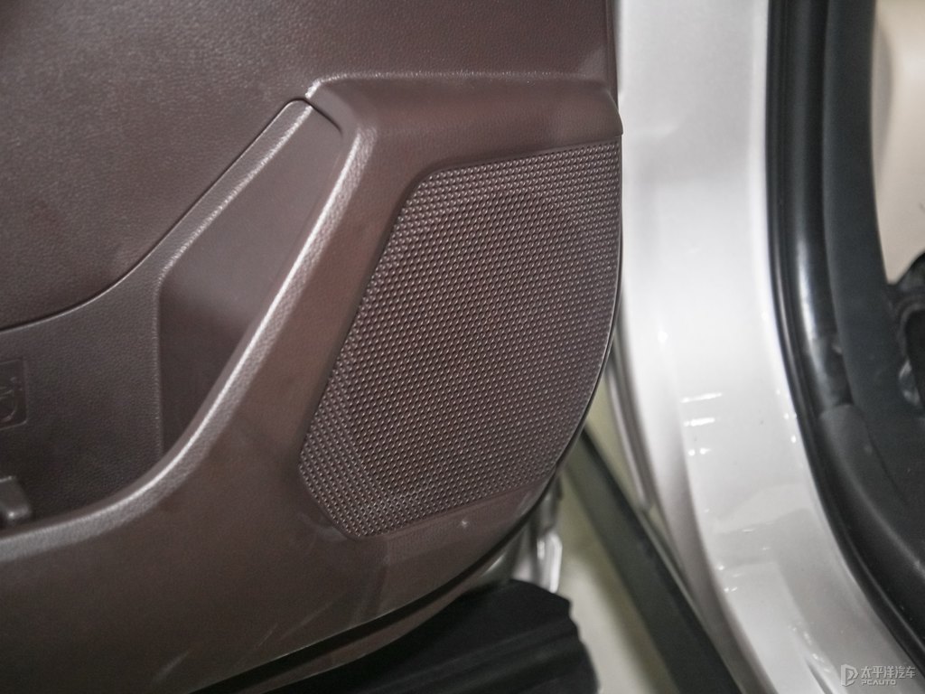歐泊銀漢蘭達(dá)車廂內(nèi)飾圖片