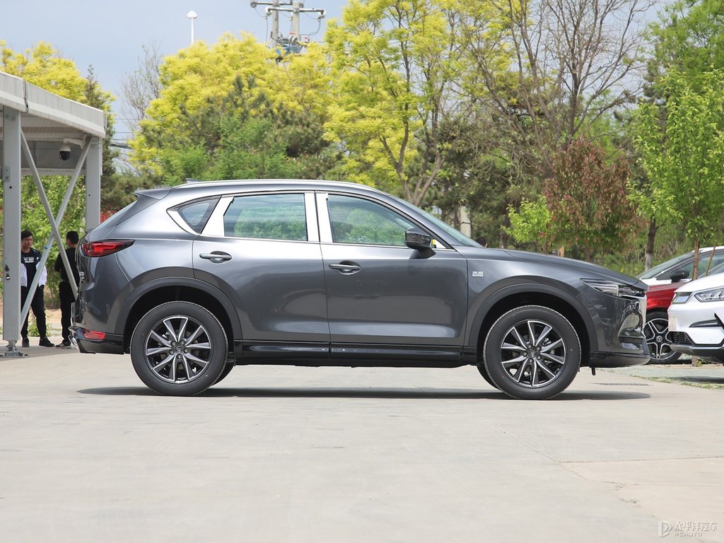 鉑鋼灰馬自達CX-5整車外觀外觀圖片