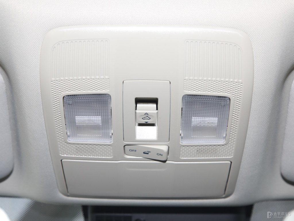 鉑鋼灰馬自達(dá)CX-5車廂內(nèi)飾圖片
