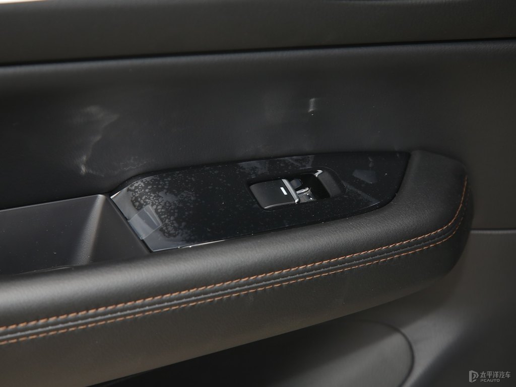 鉑鋼灰馬自達(dá)CX-5車廂內(nèi)飾圖片