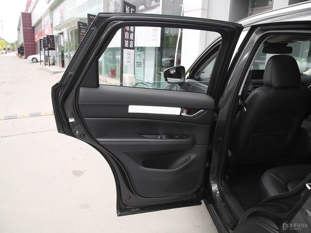 鉑鋼灰馬自達(dá)CX-5車廂內(nèi)飾圖片