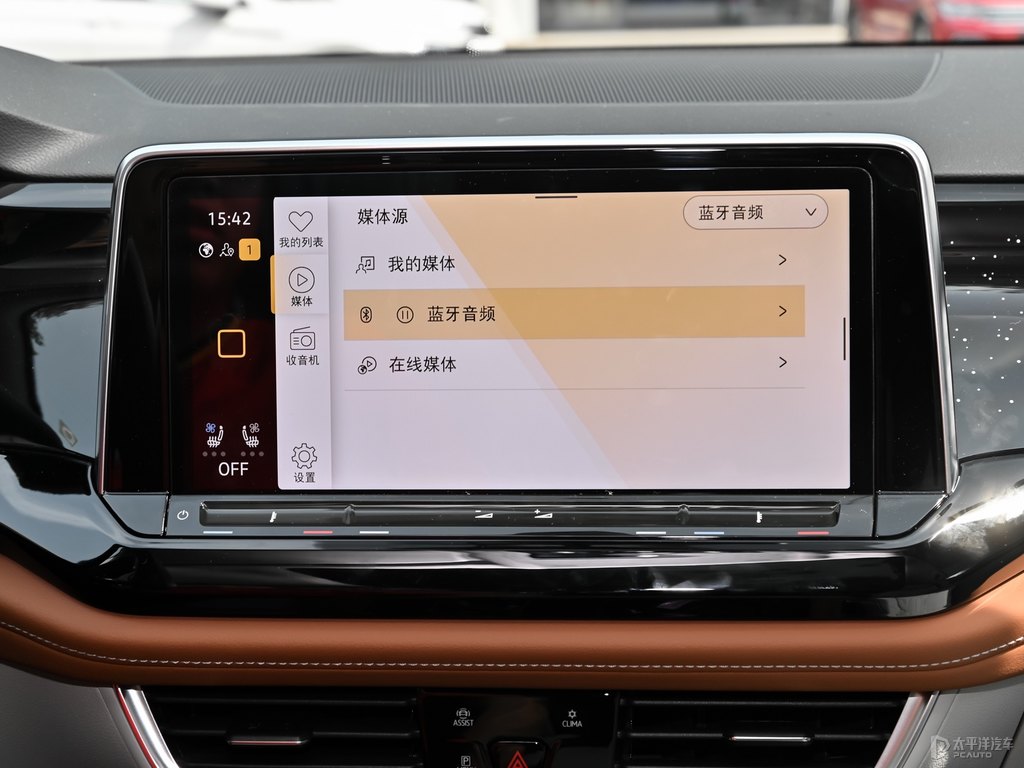 冰島銀途昂中控內(nèi)飾圖片