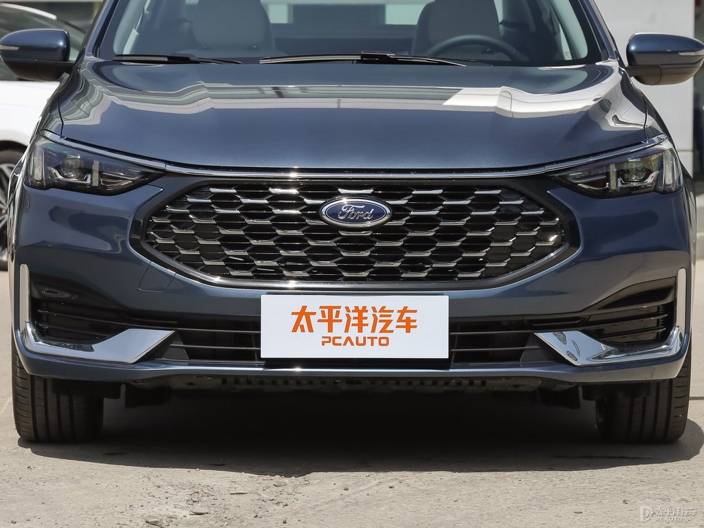 琉璃藍(lán)福睿斯車頭外觀圖片