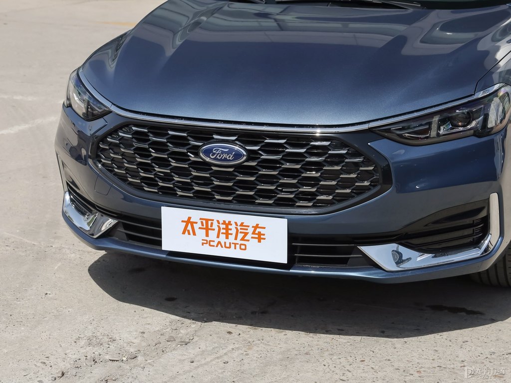 琉璃藍(lán)福睿斯車頭外觀圖片
