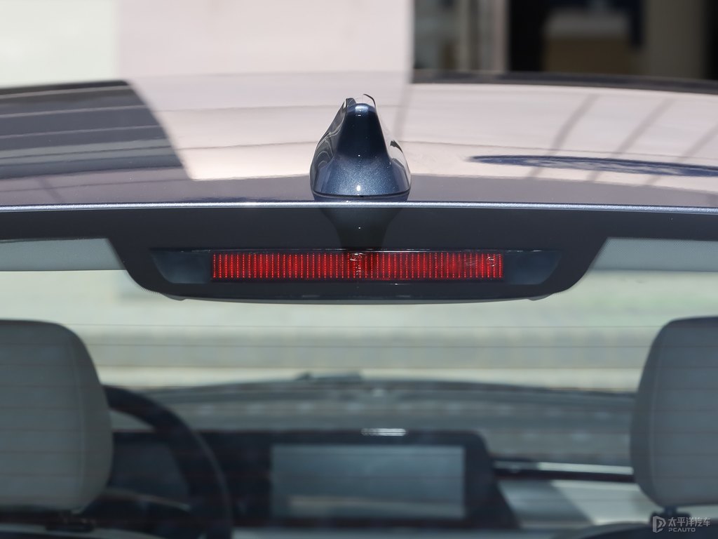 琉璃藍(lán)福睿斯車尾外觀圖片