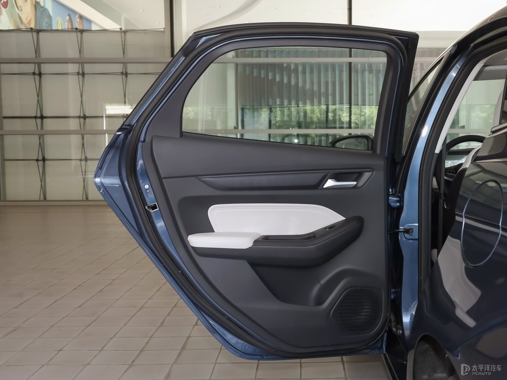琉璃藍福睿斯車廂內(nèi)飾圖片