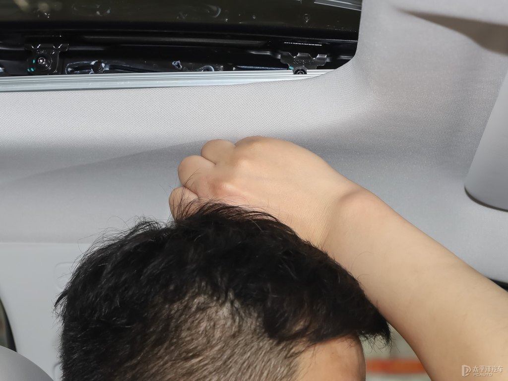 琉璃藍福睿斯駕乘空間空間圖片