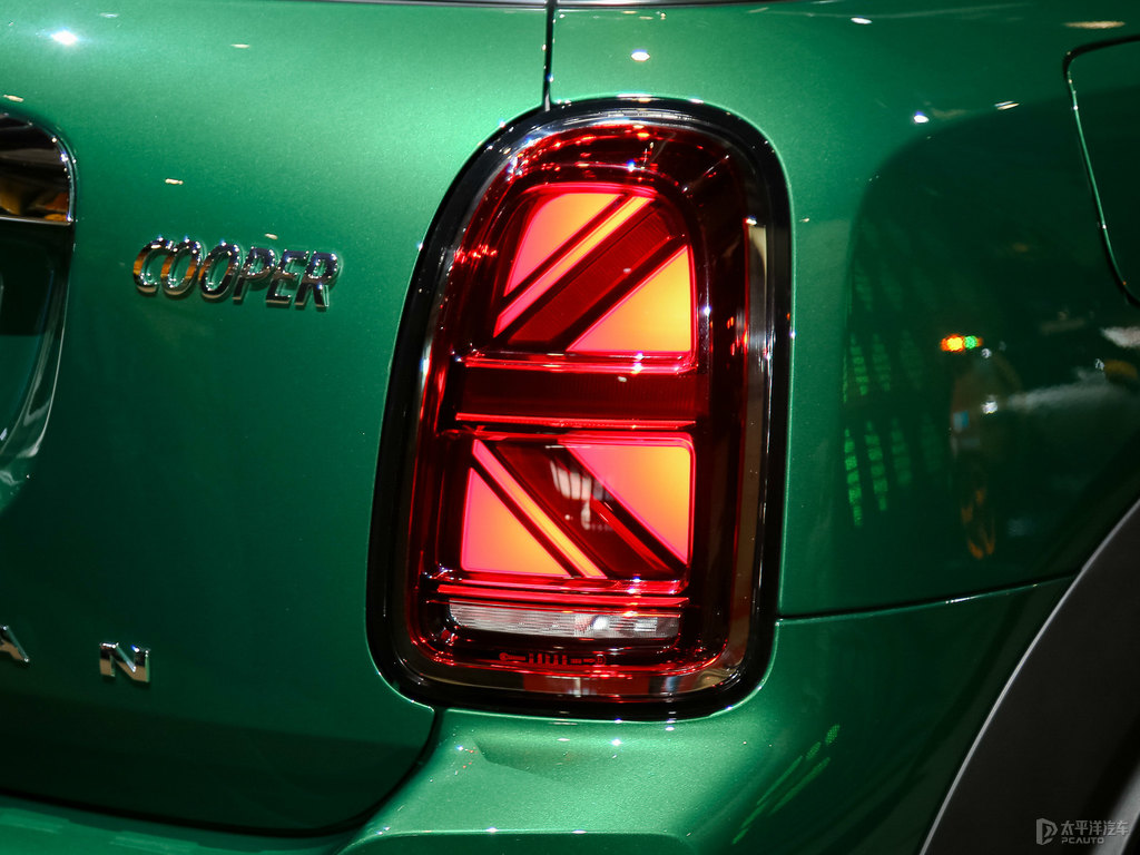 ɫ+ӢGMINI COUNTRYMAN܇β^DƬ